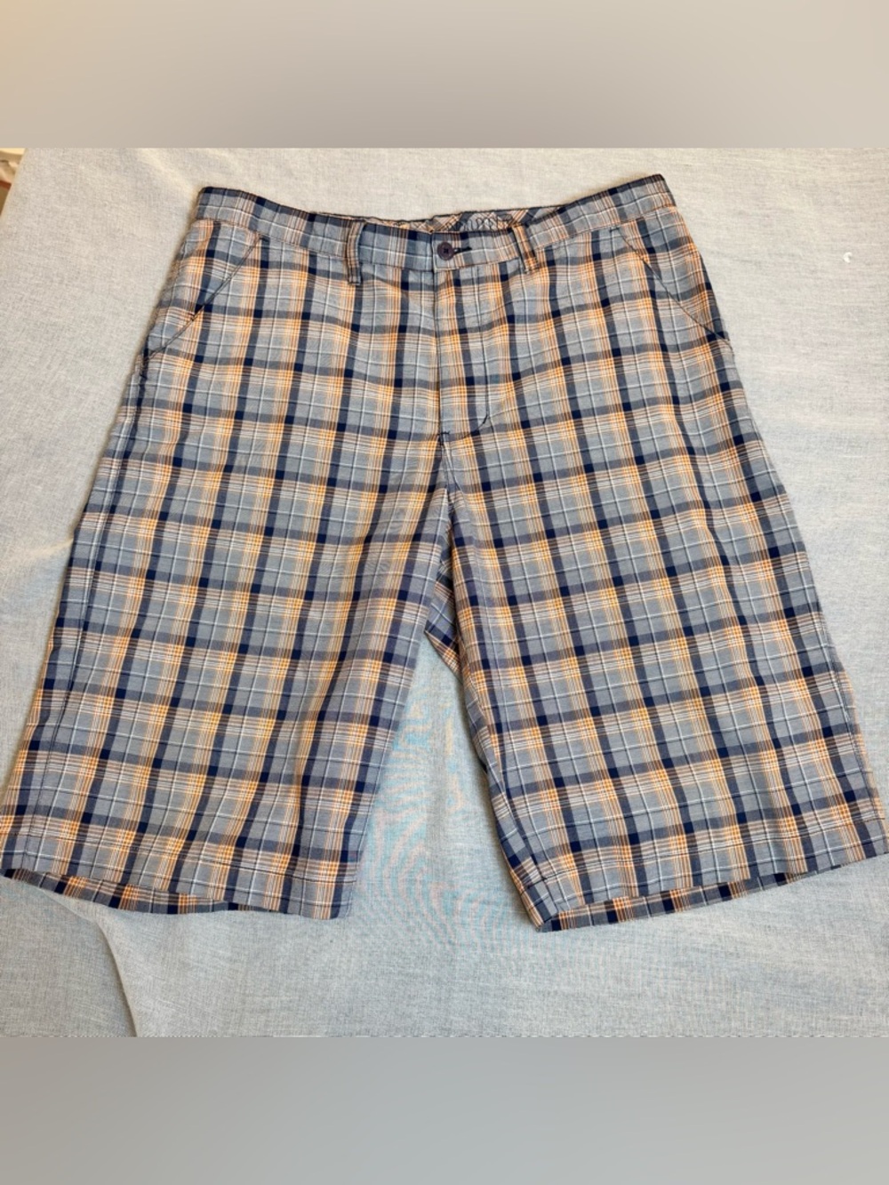 Vurt Men's Skater Plaid Flat-Front Shorts in Blue & Tan Size 38. Length: 25”